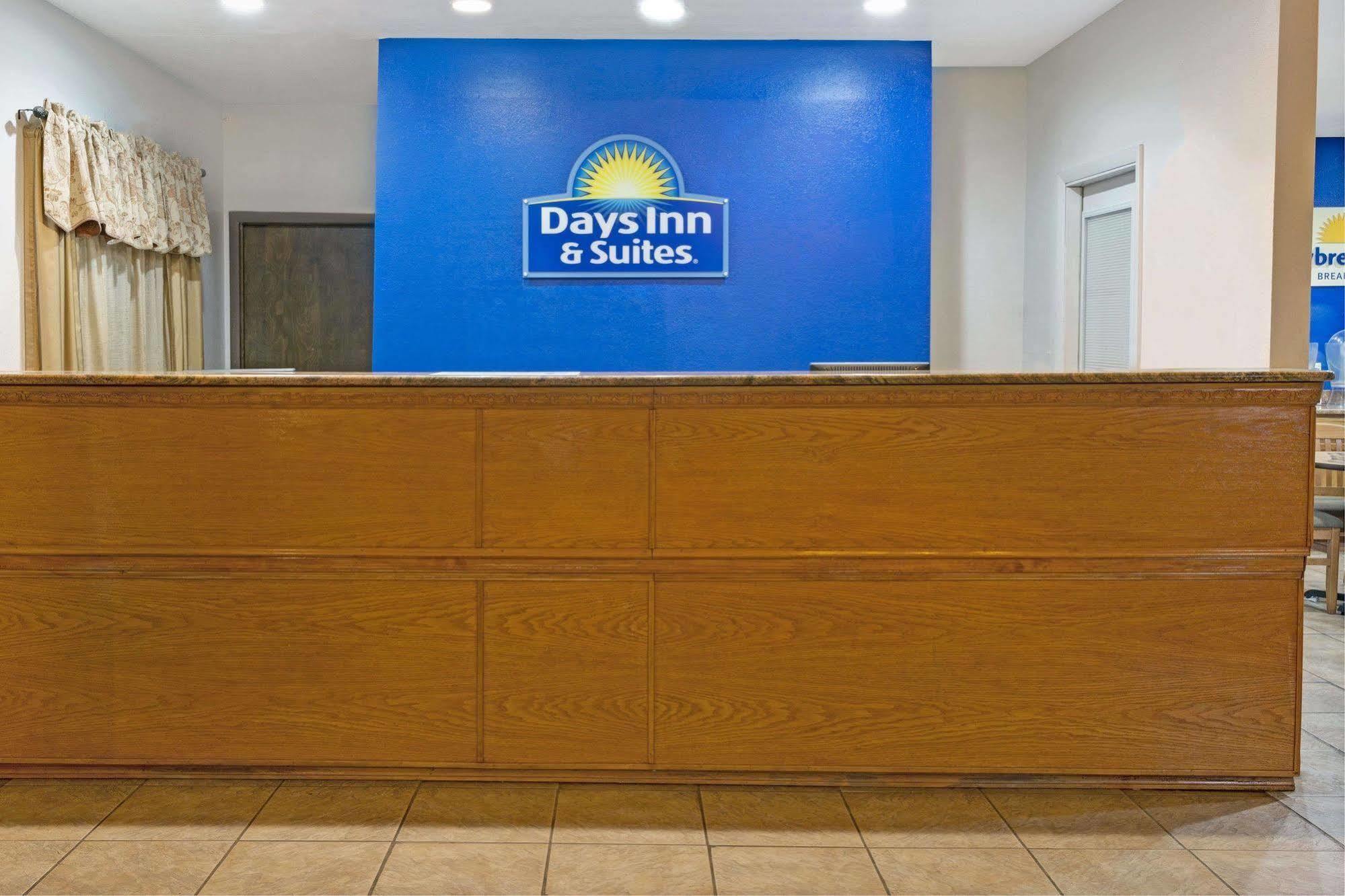 Days Inn & Suites By Wyndham Santa Rosa, Nm Exterior photo